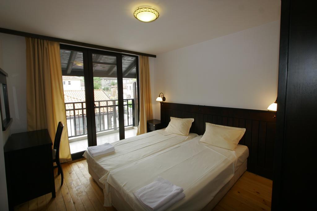Guest House Bukor Shtepi Mandrica Exteriér fotografie