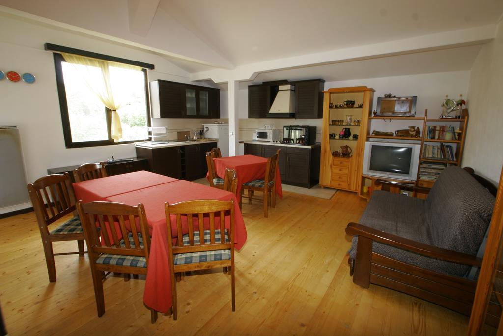 Guest House Bukor Shtepi Mandrica Exteriér fotografie