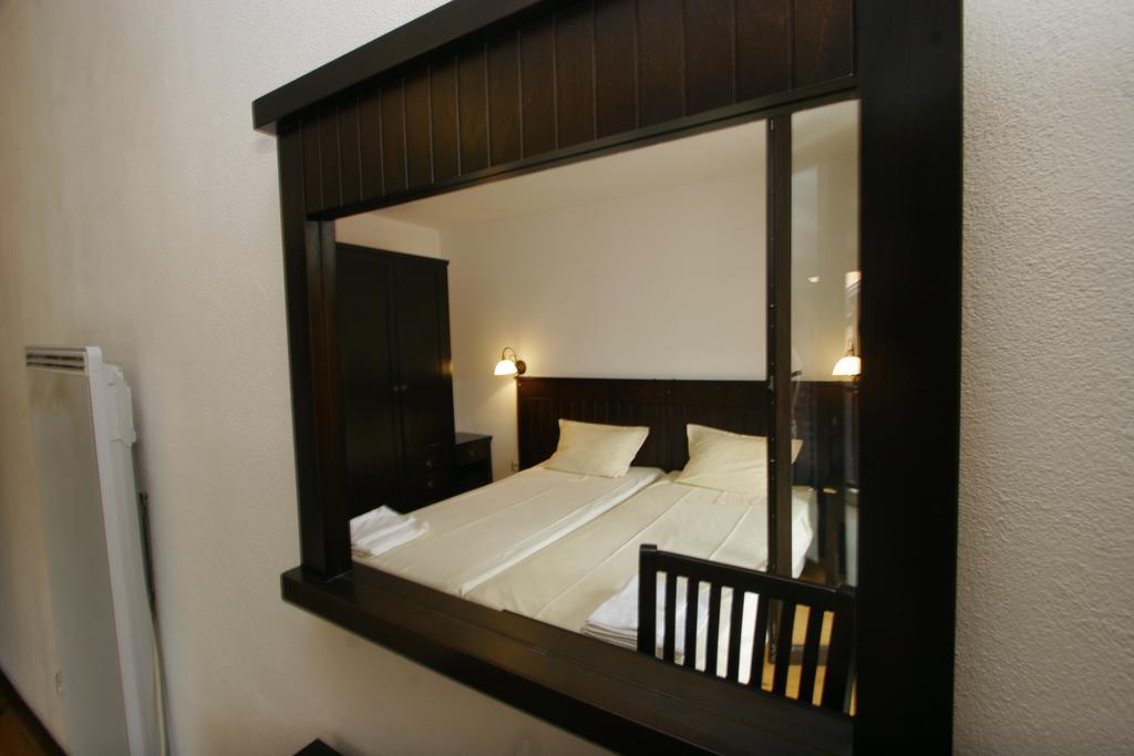 Guest House Bukor Shtepi Mandrica Exteriér fotografie