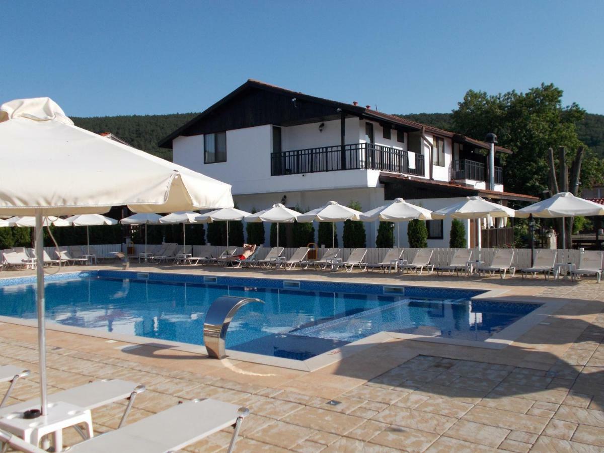 Guest House Bukor Shtepi Mandrica Exteriér fotografie