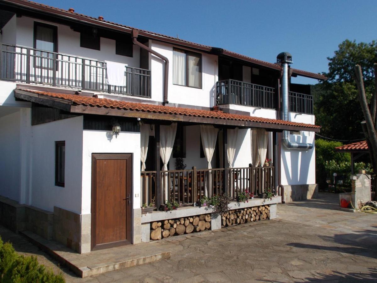 Guest House Bukor Shtepi Mandrica Exteriér fotografie