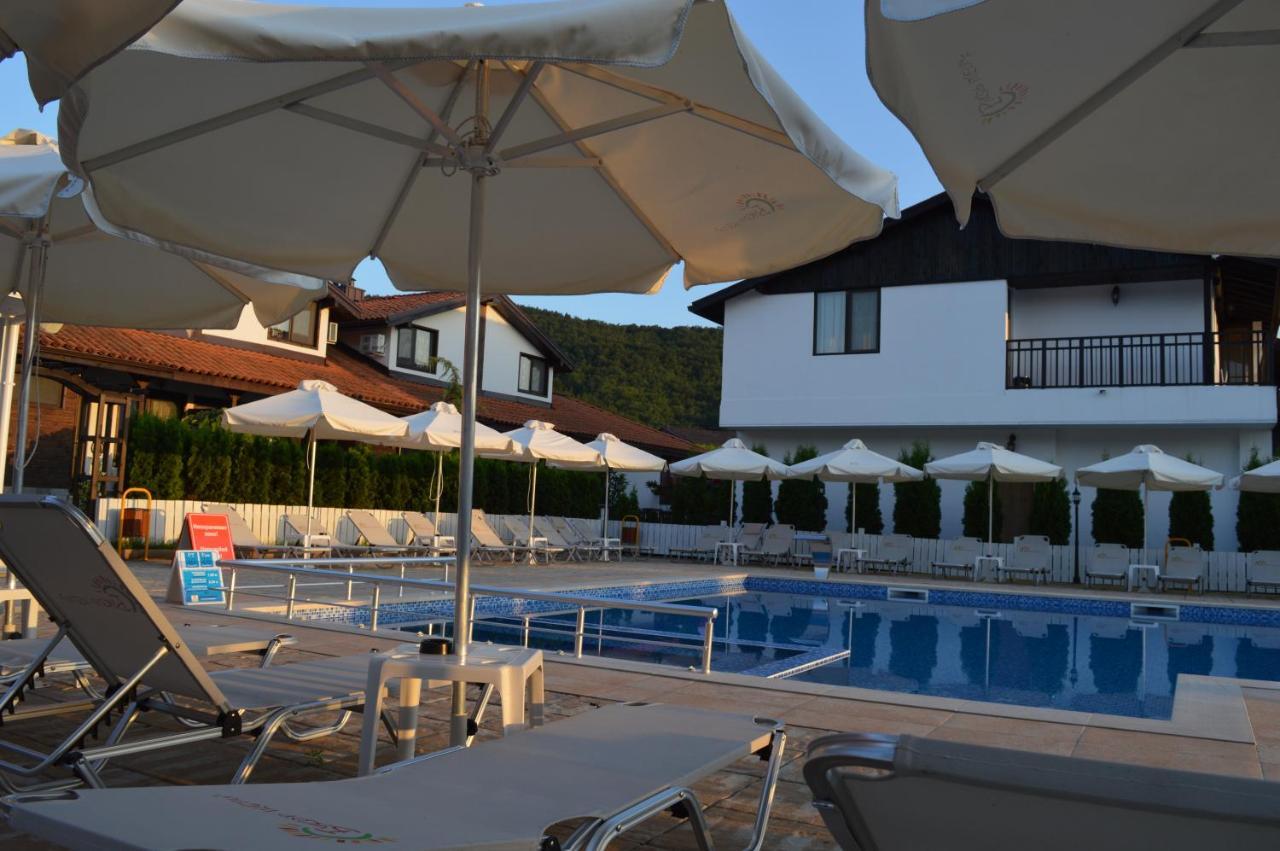 Guest House Bukor Shtepi Mandrica Exteriér fotografie