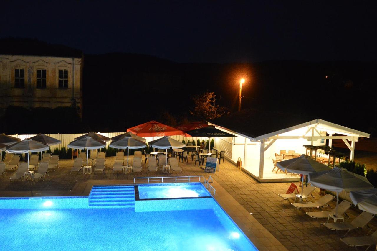Guest House Bukor Shtepi Mandrica Exteriér fotografie